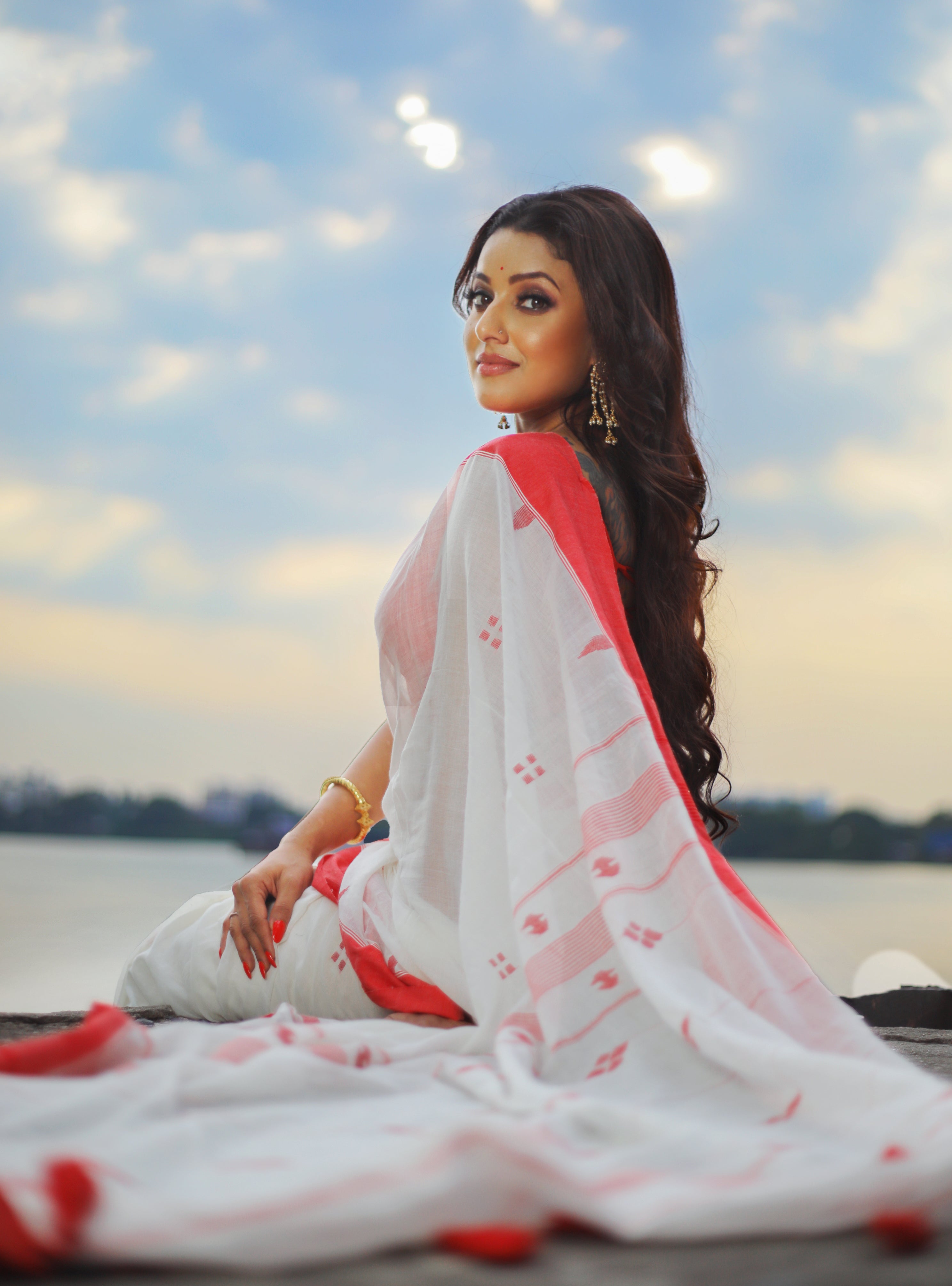 White Mulmul Cotton Handwoven Saree with Crimson Red Border